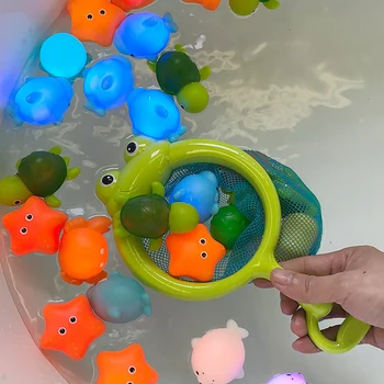 Dieťa Roztomilý Zvieratá Vaňa Hračka na Kúpanie Vody, LED Svetlo, Až Hračky Mäkkej Gumy Float Indukčné Svetelné Žaby pre Deti Hrať na Vtipné Darčeky