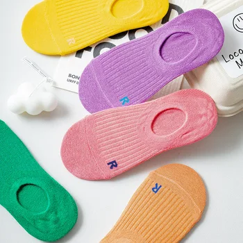Letné dámske Loď Ponožky Pevné Výšivky R Písmeno Neviditeľné Tenké Ponožky, Silikónové Proti Sklzu Japonský Krátke Ponožky Candy Farby